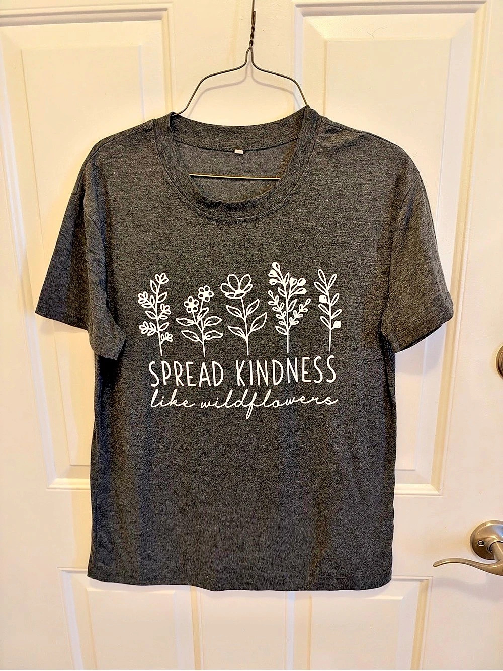 Spread Kindness Graphic Tee in Gray Like New